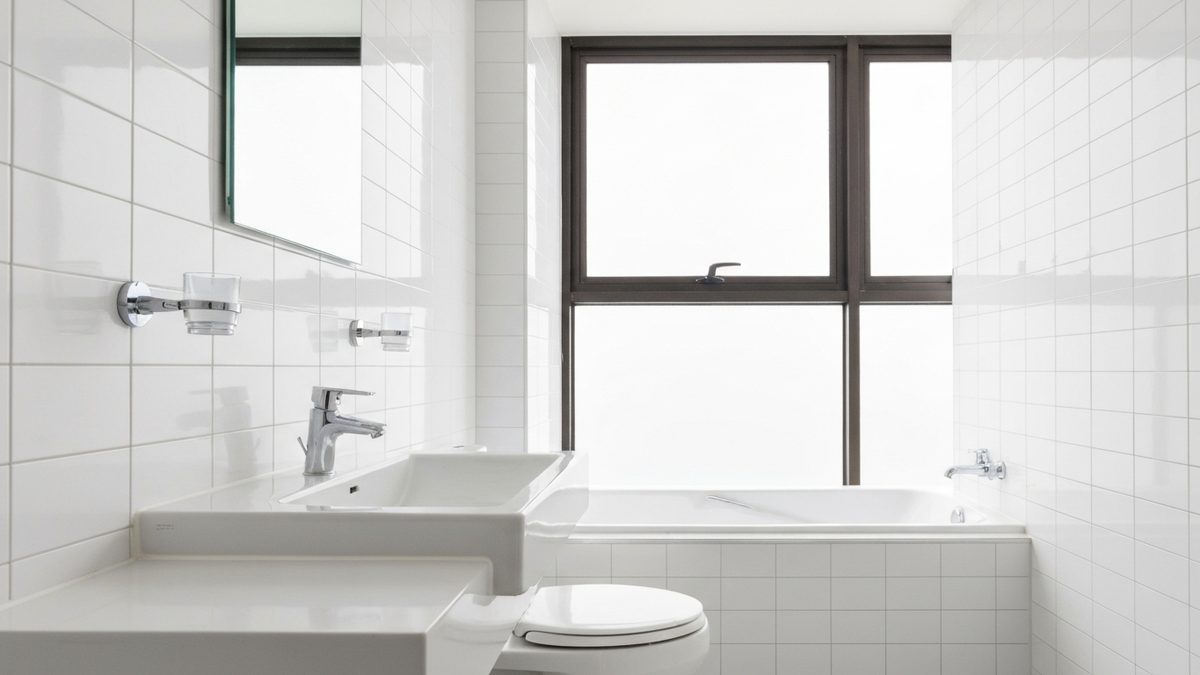 Removing Bathroom Mold and Mildew in Bangkok (And Keeping It Gone)